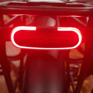 Fuxon Gepäckträgerrücklicht R-100-EB Mit Standlicht 50mm Schraubenabstand 6-12V Gleichspannung 9